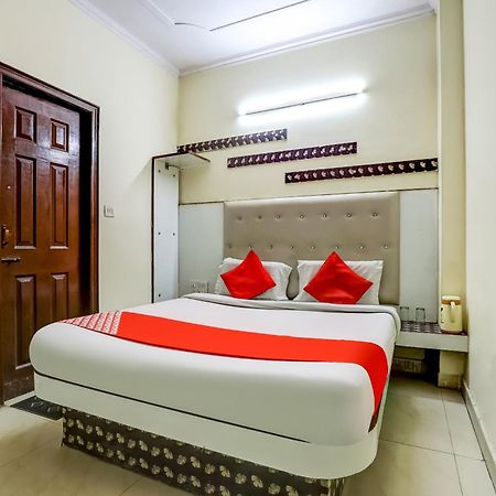 Hotel O Tushar Continental Yeni Delhi Dış mekan fotoğraf