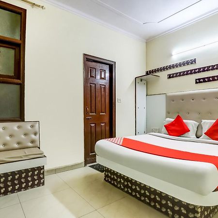 Hotel O Tushar Continental Yeni Delhi Dış mekan fotoğraf