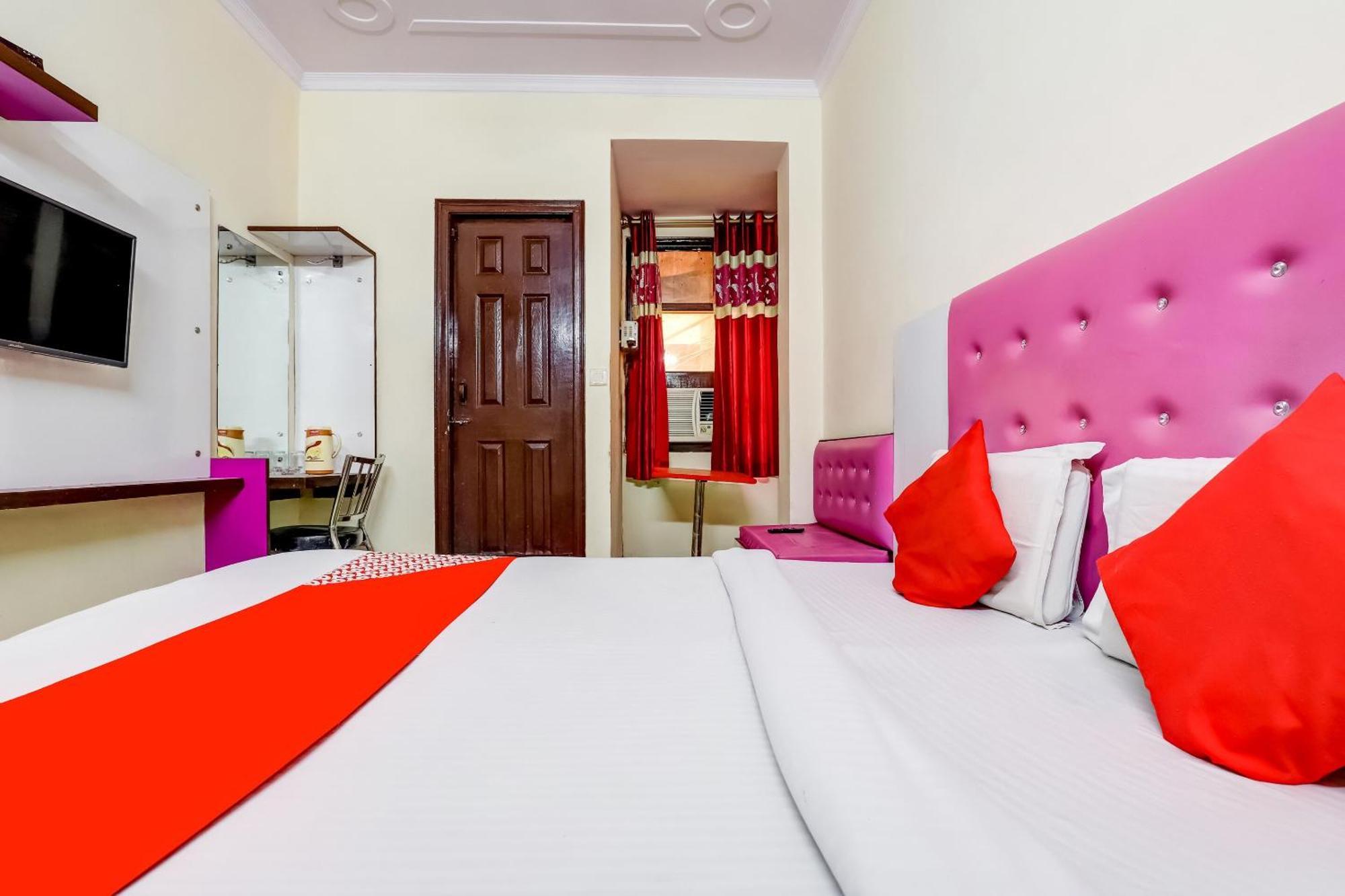 Hotel O Tushar Continental Yeni Delhi Dış mekan fotoğraf