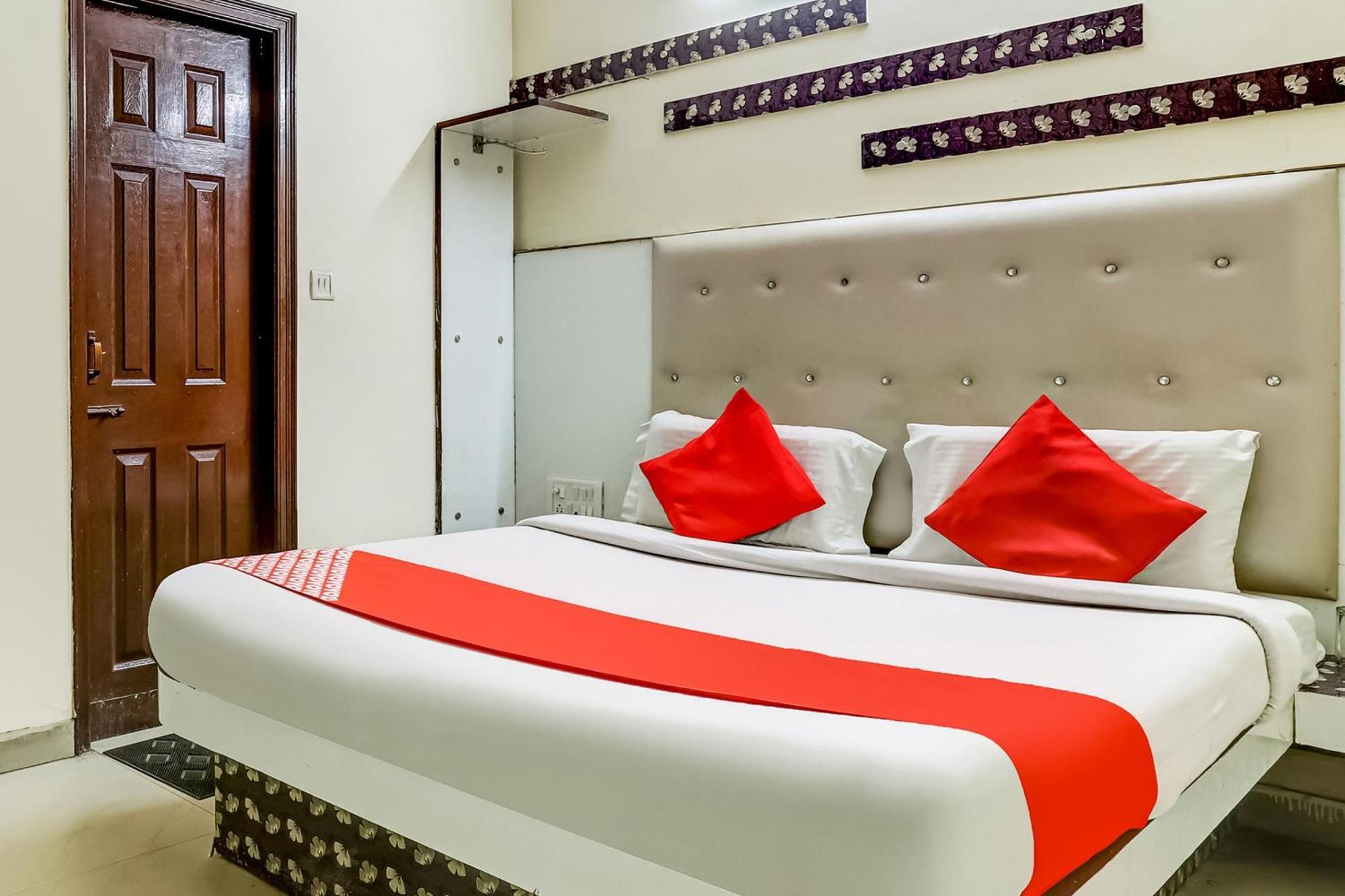 Hotel O Tushar Continental Yeni Delhi Dış mekan fotoğraf