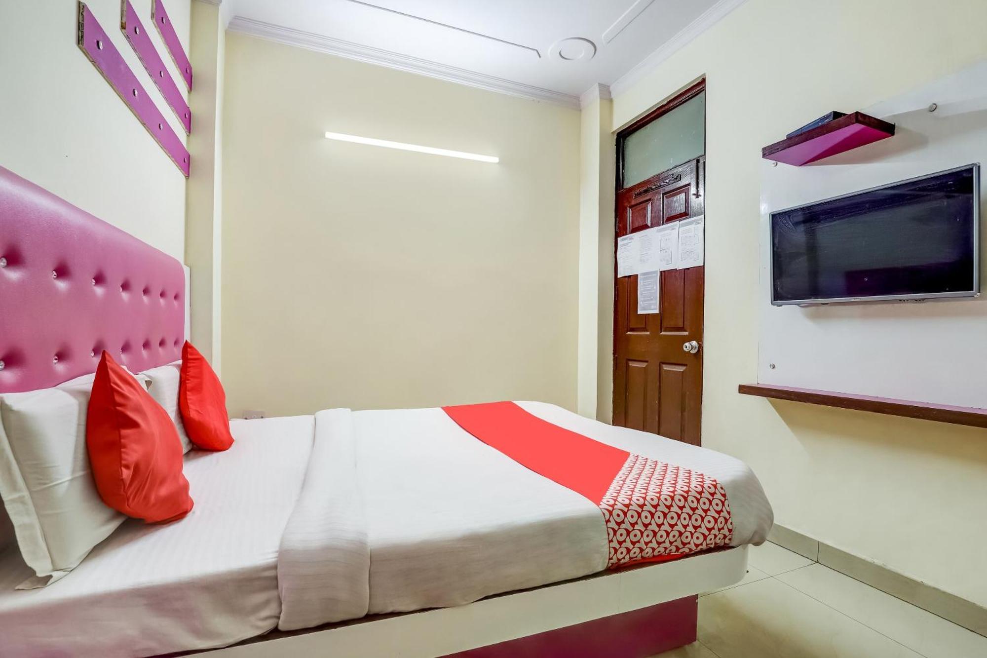 Hotel O Tushar Continental Yeni Delhi Dış mekan fotoğraf