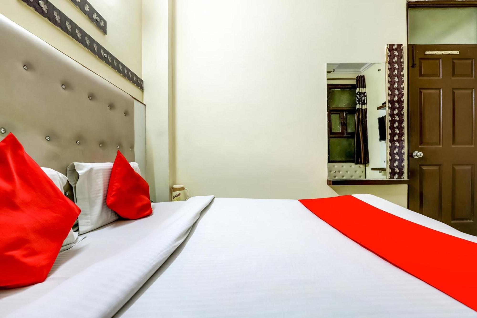 Hotel O Tushar Continental Yeni Delhi Dış mekan fotoğraf