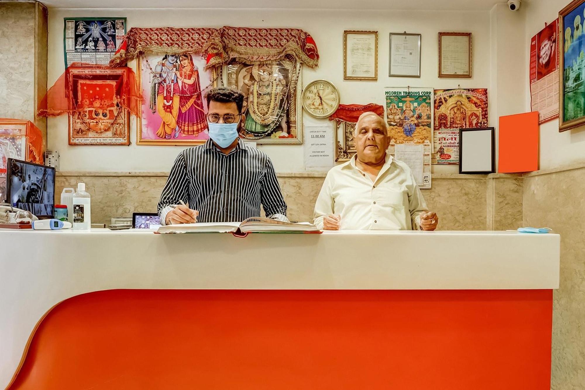 Hotel O Tushar Continental Yeni Delhi Dış mekan fotoğraf