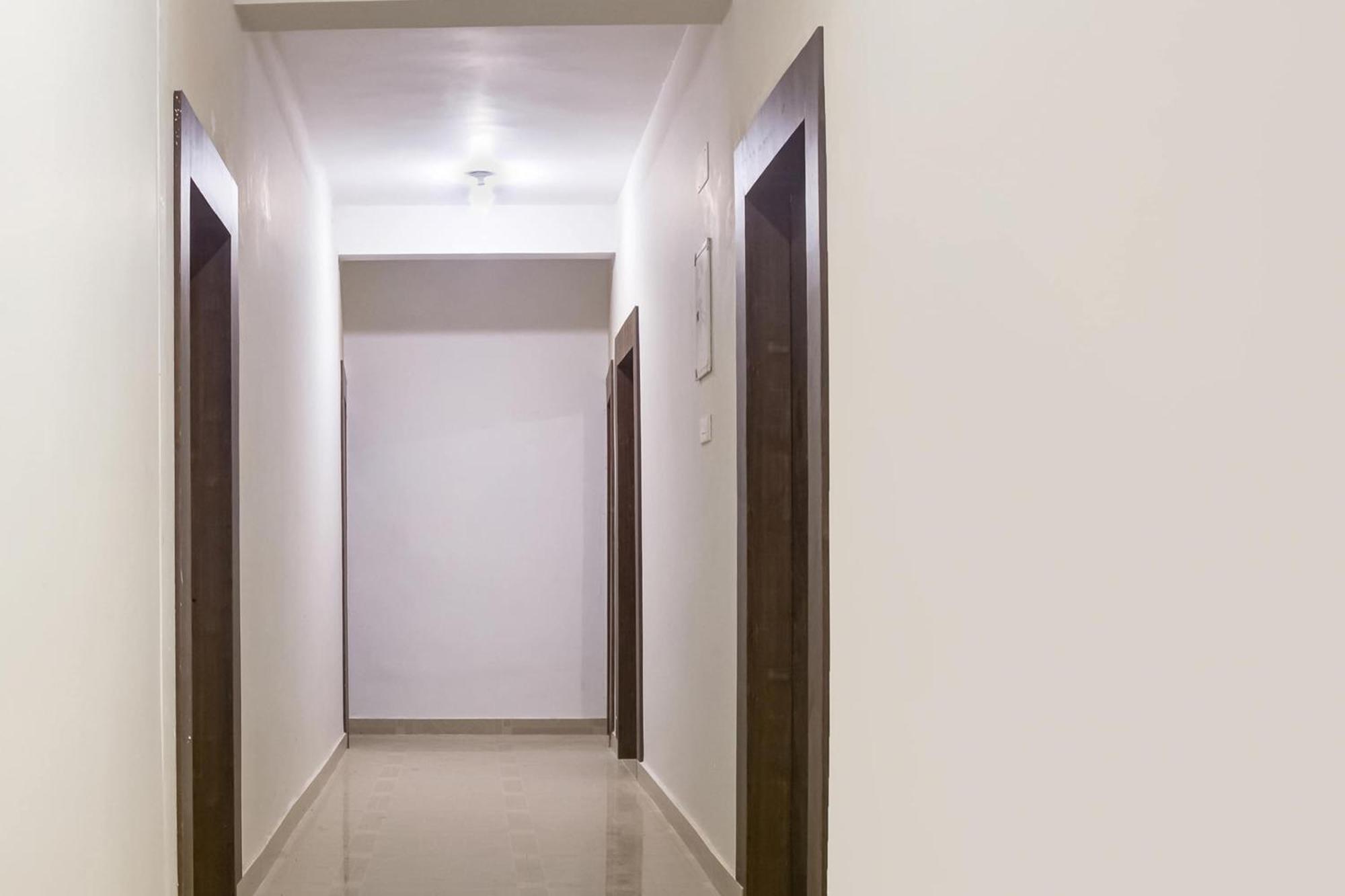 Hotel O Tushar Continental Yeni Delhi Dış mekan fotoğraf