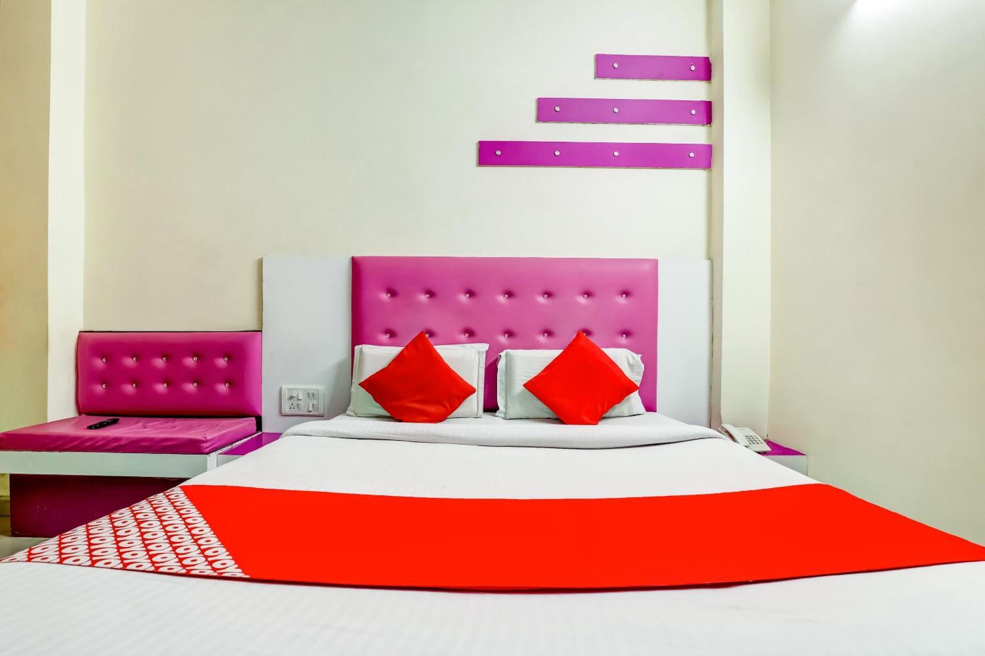 Hotel O Tushar Continental Yeni Delhi Dış mekan fotoğraf