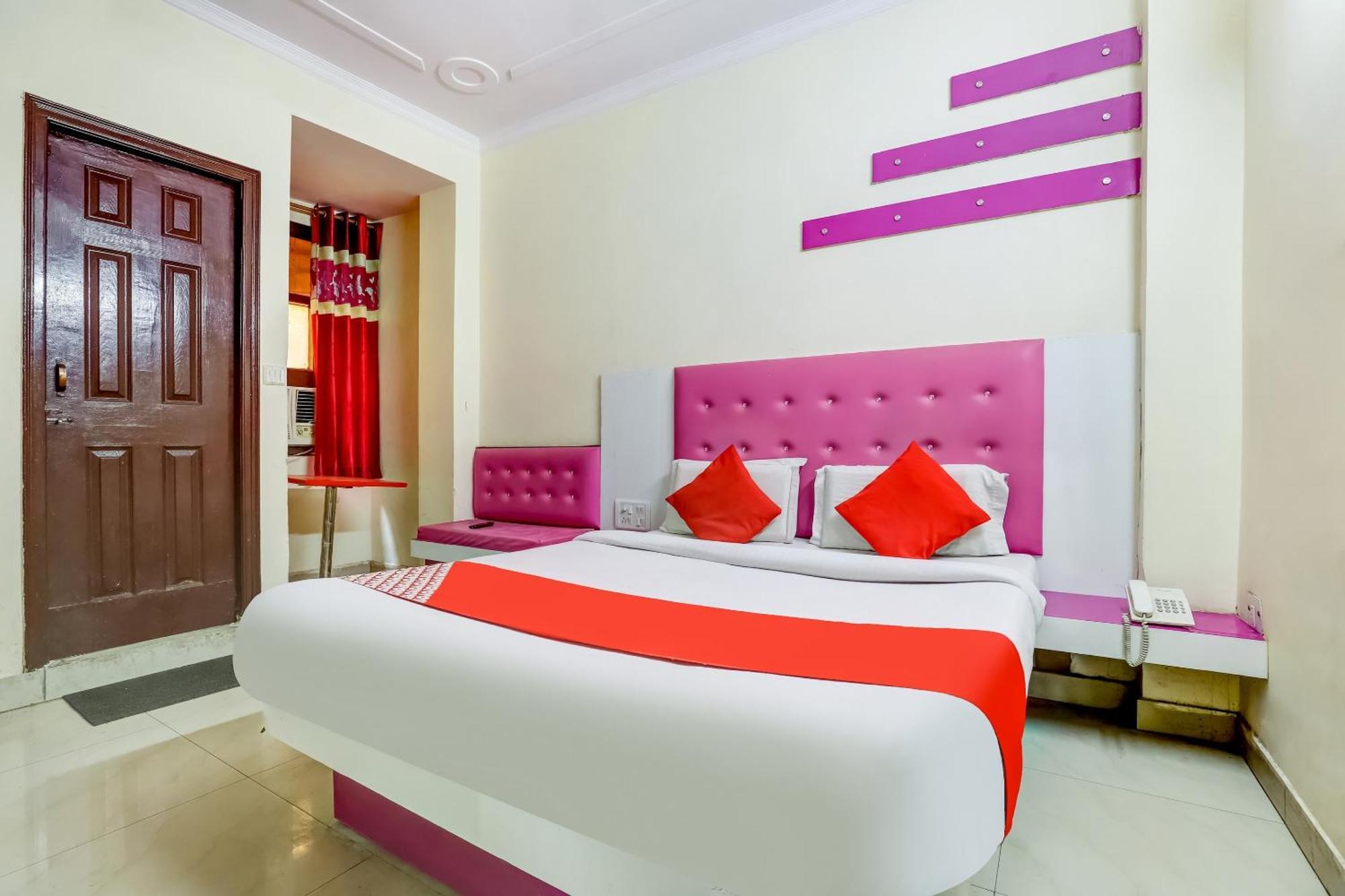 Hotel O Tushar Continental Yeni Delhi Dış mekan fotoğraf